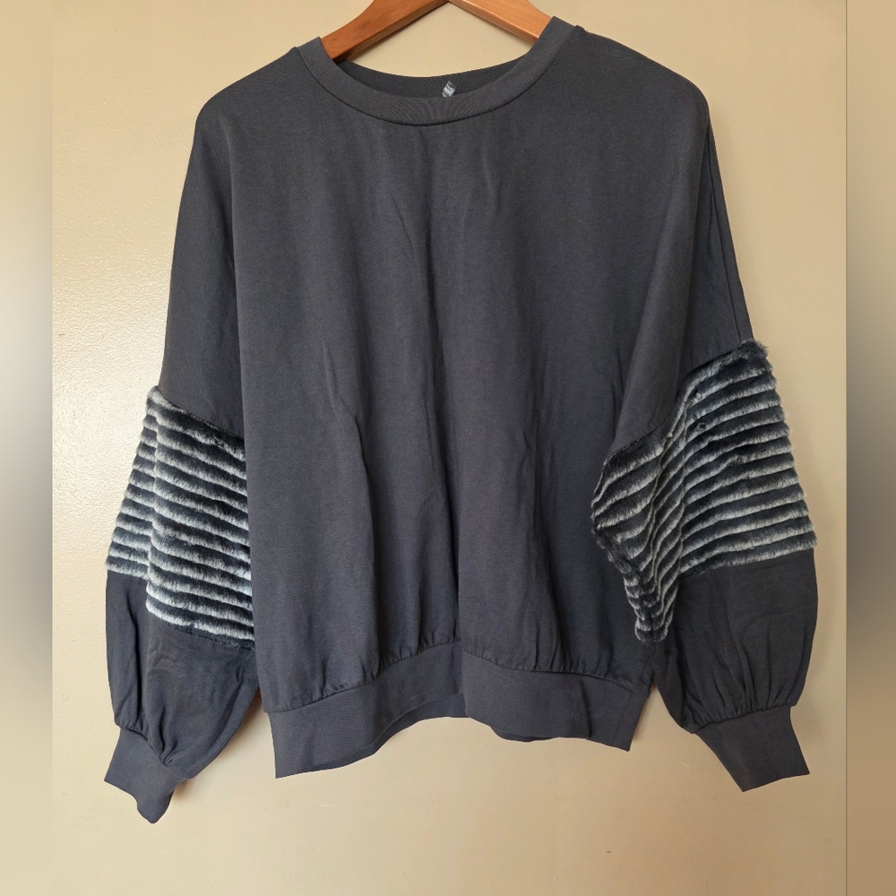 Young Fabulous & Broke Bella FauxFur Sleeve Sweatshirt M Oversized Crewneck Boho